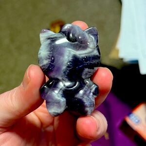 Crystal amythyst hello kitty carving.